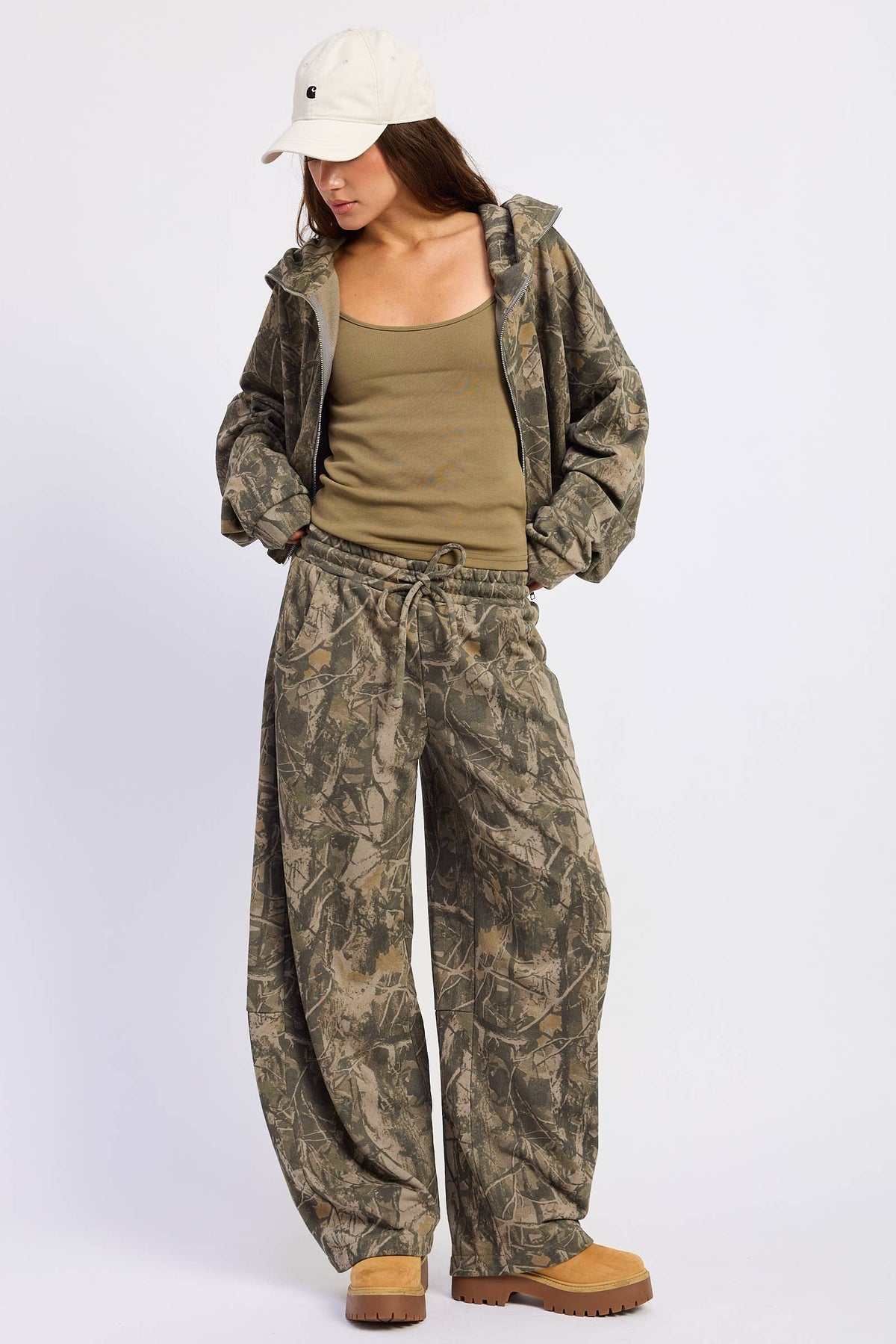 LOW RISE CAMO PRINT BARREL PANTS