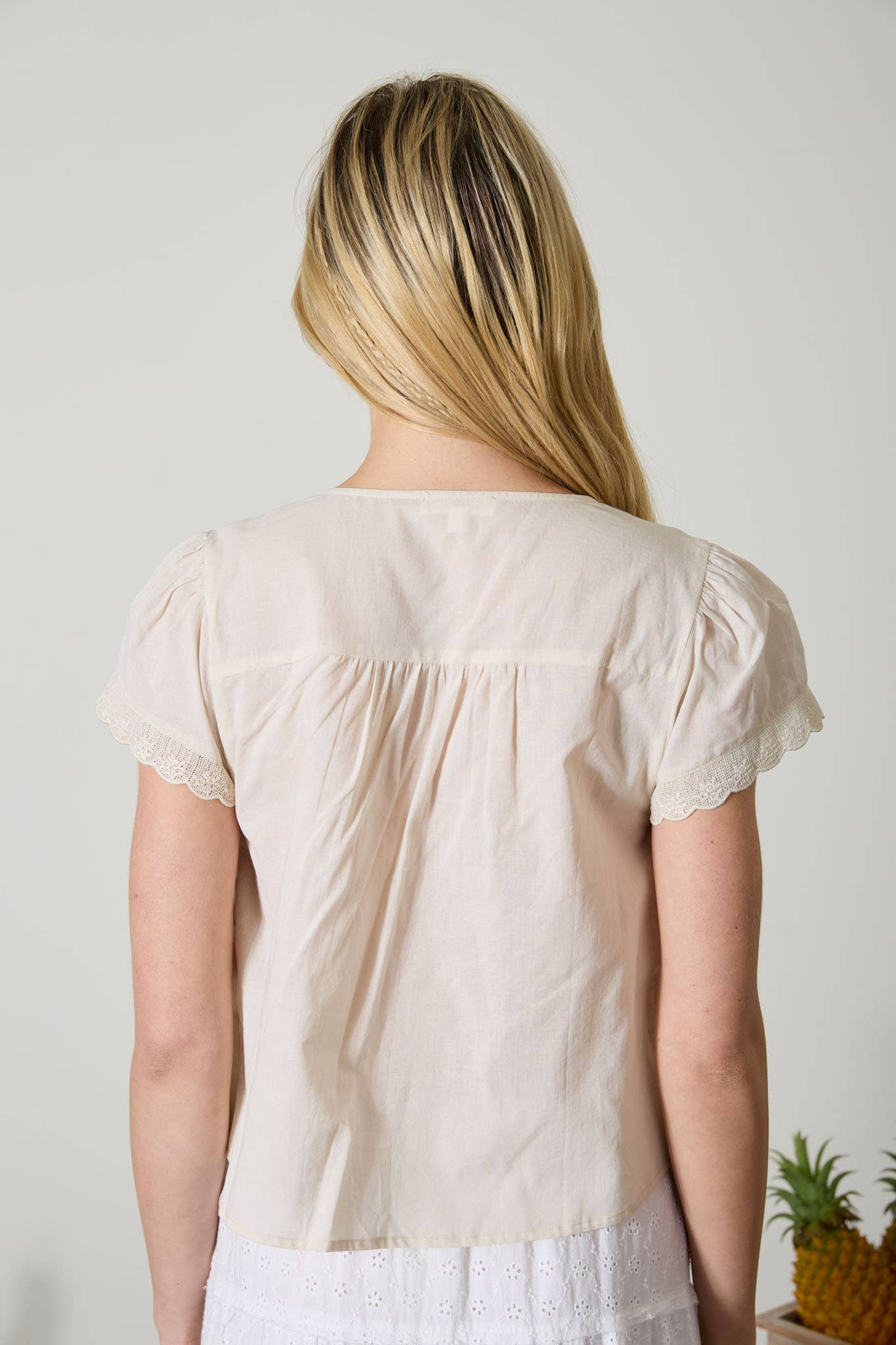 Scalloped Embroidered Front Tie