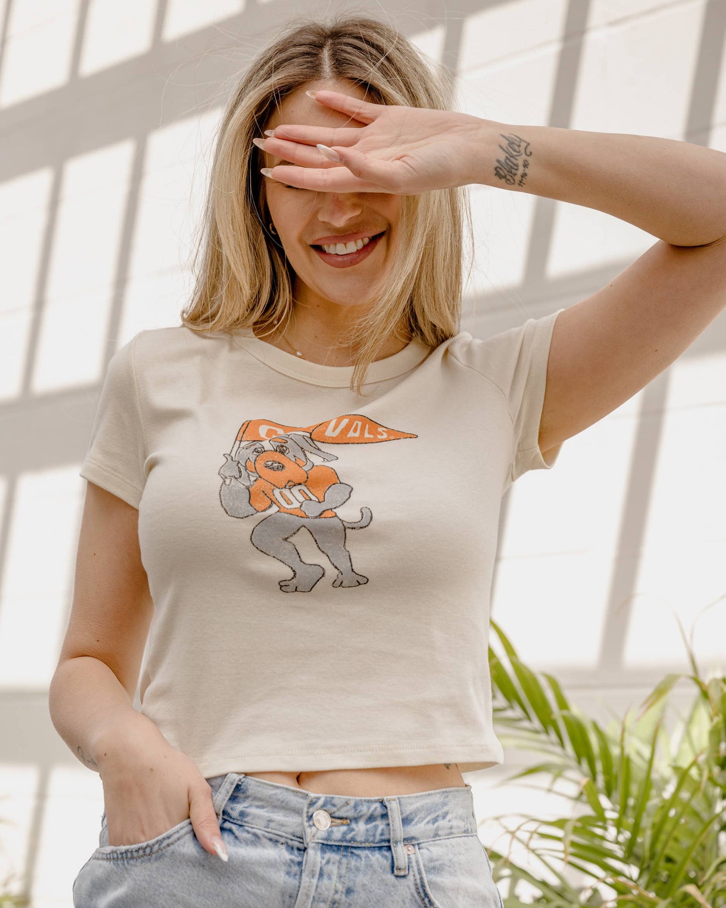 Tennessee Vols Mascot Flag Off White Micro Cropped Tee