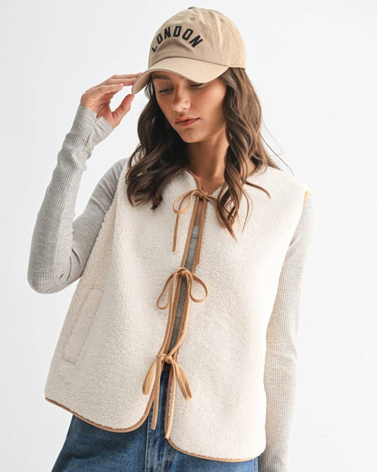 CONTRAST FLEECE VEST
