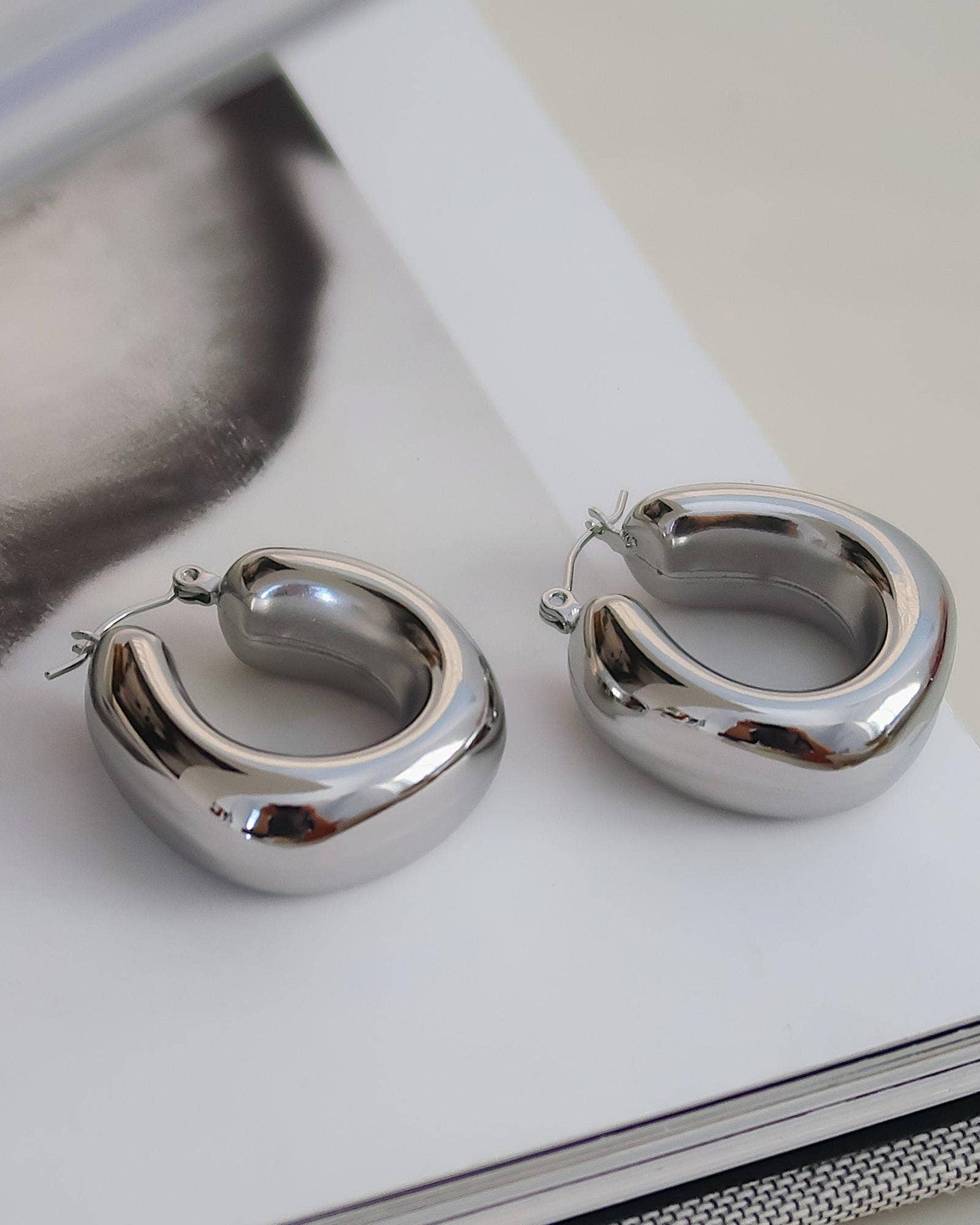 Hunter 18K Gold Non-Tarnish Classic U Hoop Earring