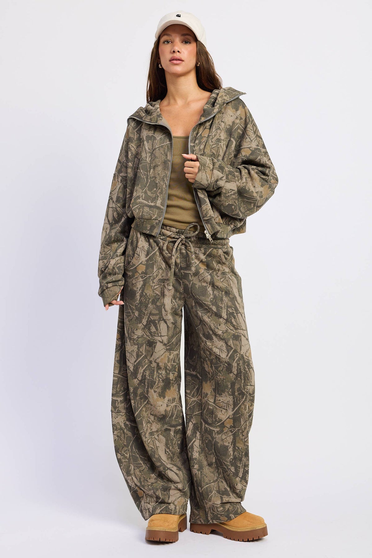 LOW RISE CAMO PRINT BARREL PANTS