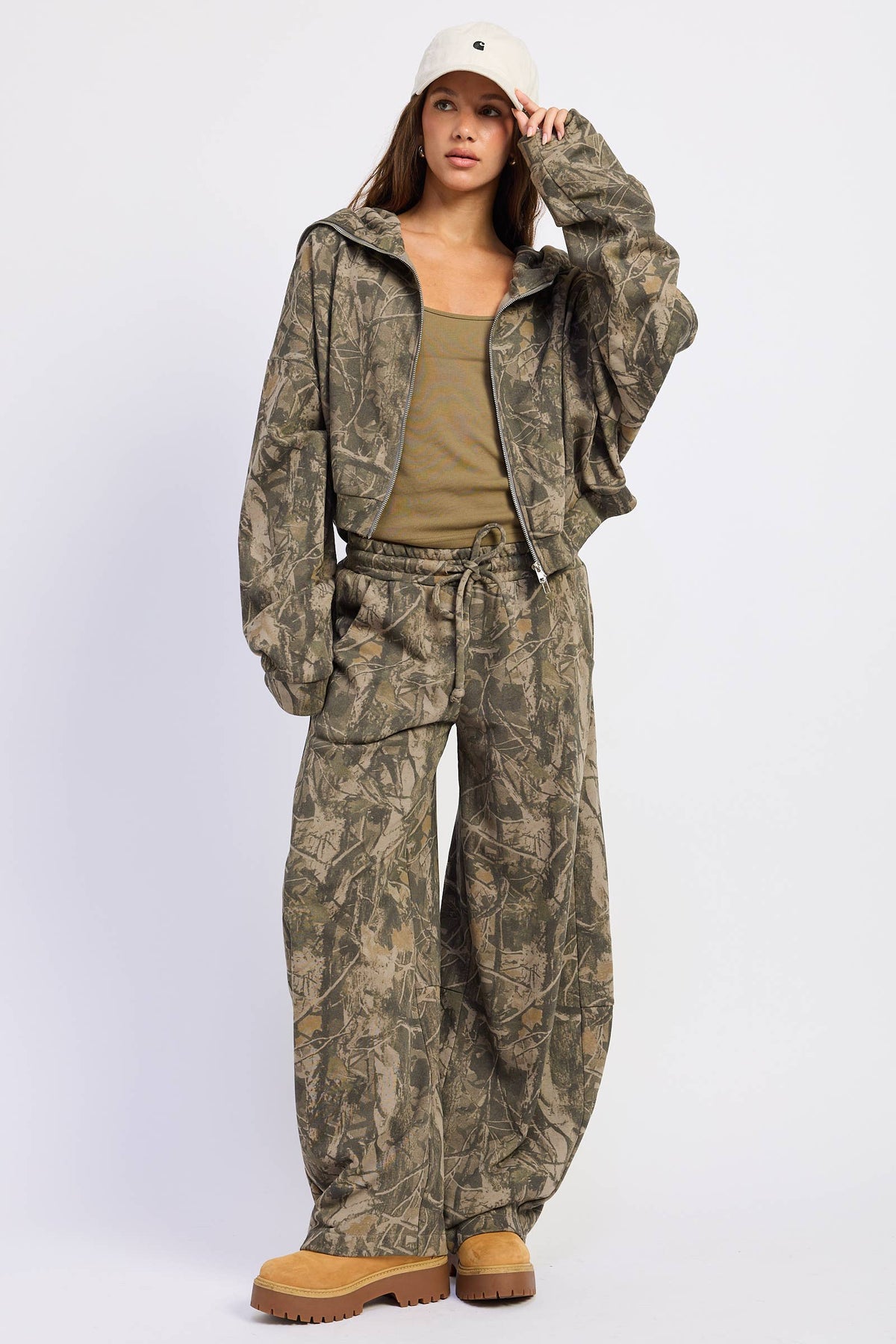 LOW RISE CAMO PRINT BARREL PANTS