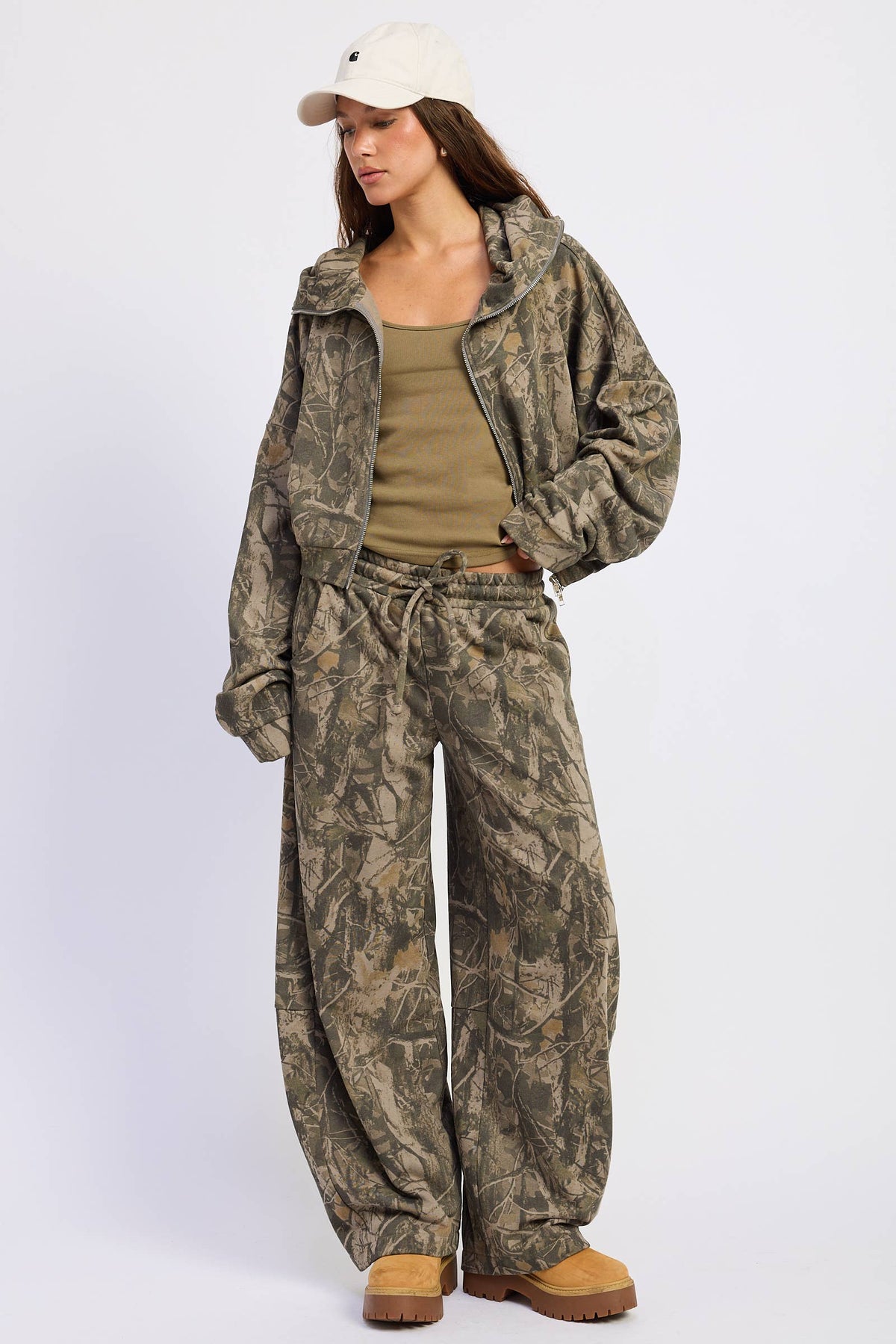LOW RISE CAMO PRINT BARREL PANTS