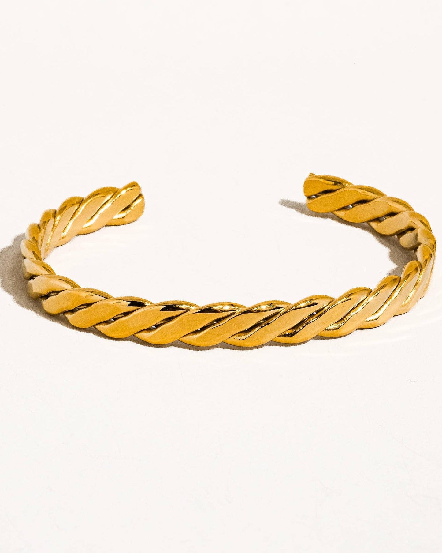 Bénir 18K Gold Non-Tarnish Braided Thin Bangle